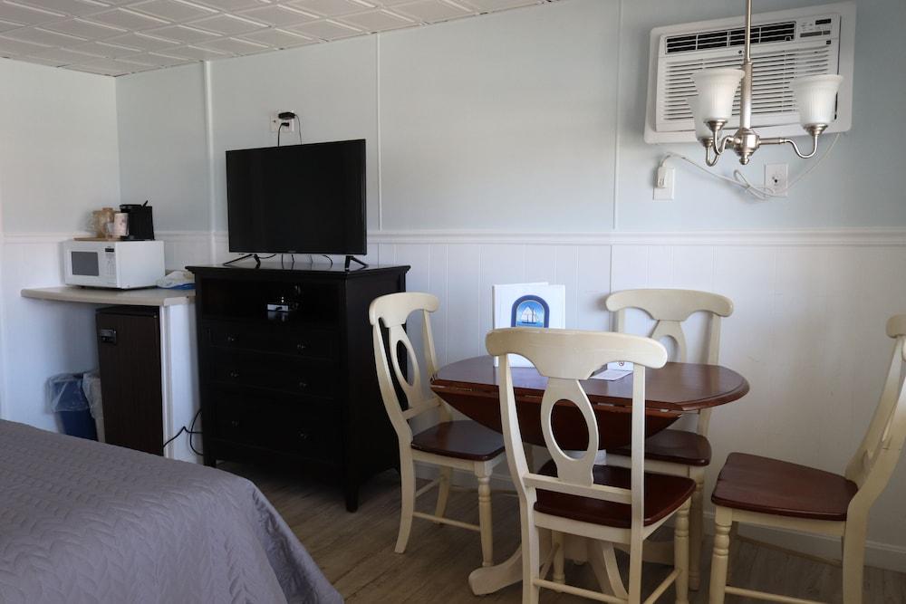 Mainsail Motel & Cottages photo 12