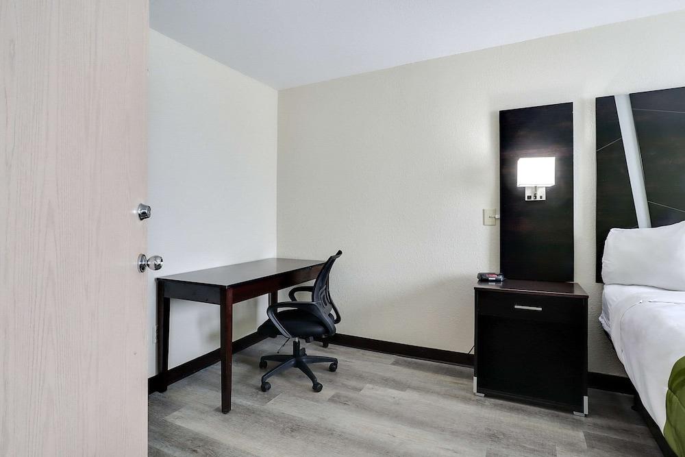 Quality Suites Albuquerque Airport photo 15