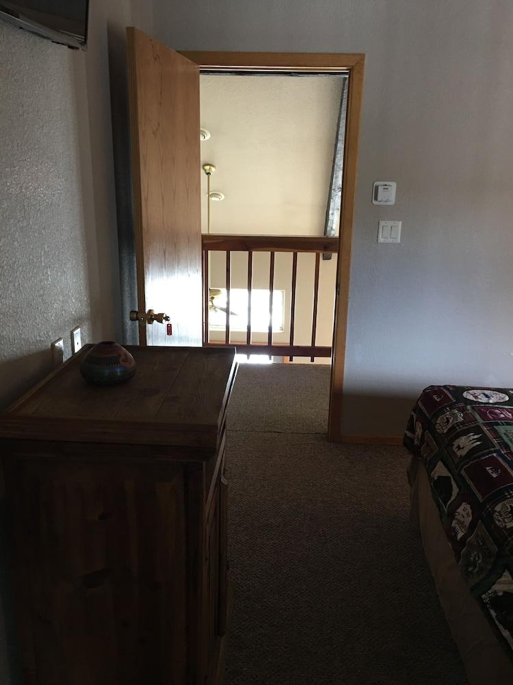 The Lodge at Lazy Bear Retreat photo 9