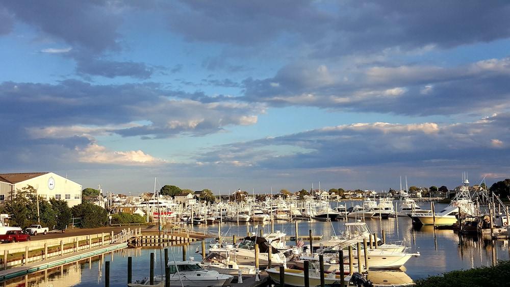 Anchor In Distinctive Waterfront Lodging photo 21