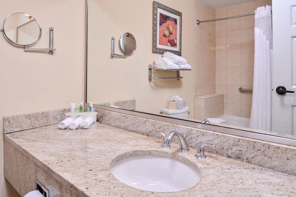 Holiday Inn Express Tampa N I-75 - University Area by IHG photo 8