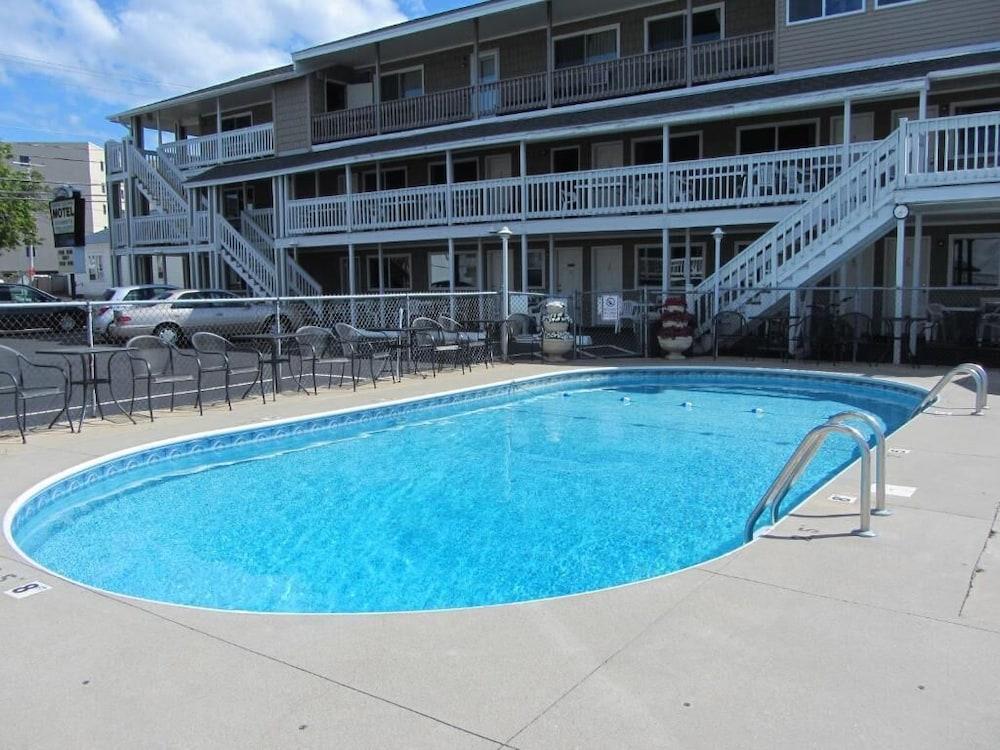Green Dolphin Motel photo 69