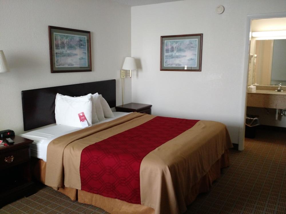 Econo Lodge Thomasville photo 30