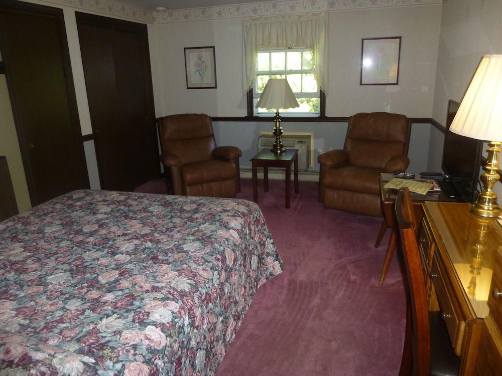 Smoketown Inn photo 11