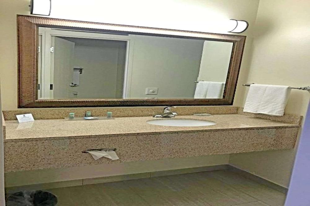Comfort Inn & Suites O'Fallon - St. Louis Area photo 13