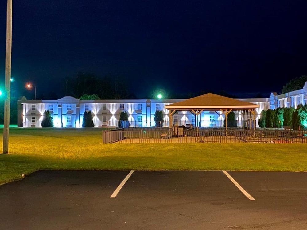 Days Inn by Wyndham Conneaut photo 43