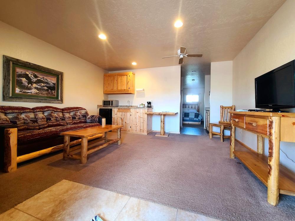 Flaming Gorge Hideout photo 12