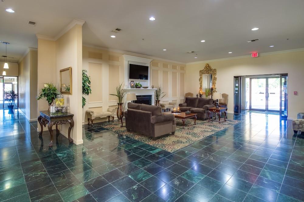 Ashmore Inn and Suites photo 35