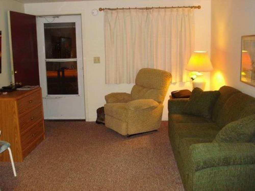 Lakeshor Motor Inn photo 10