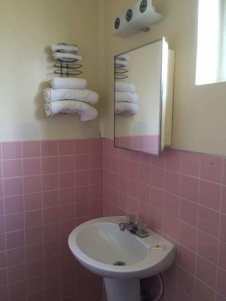 Relax Inn photo 17