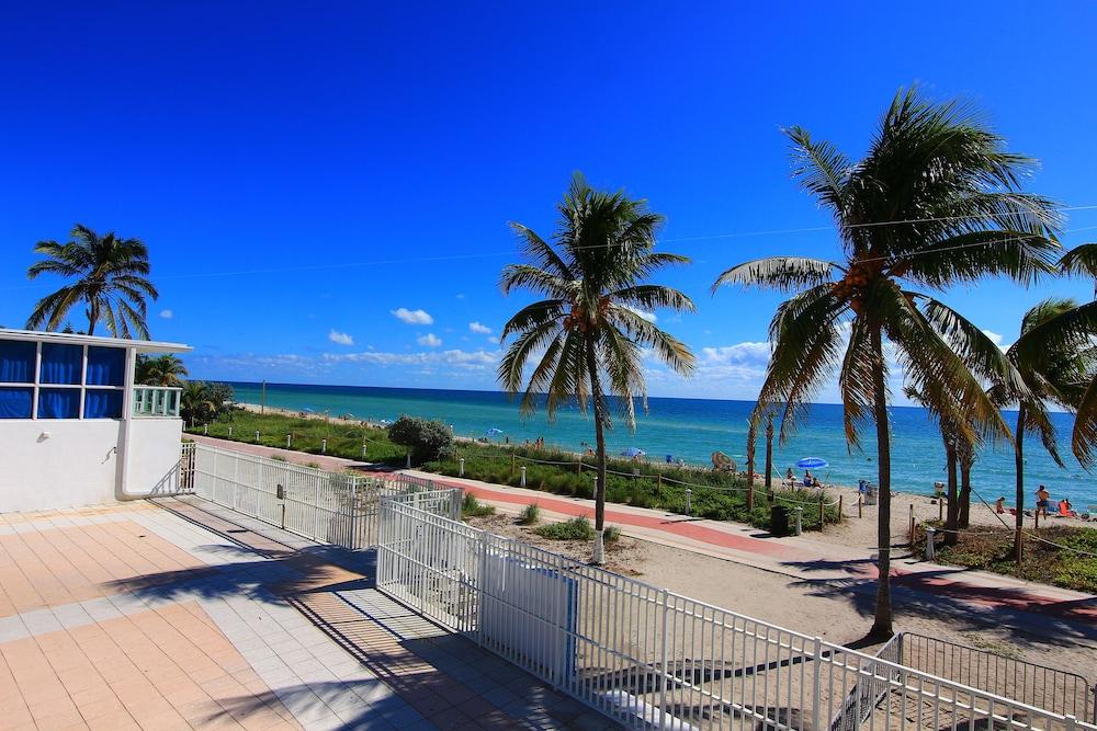 Castle Beach Suites by MiaRentals photo 15