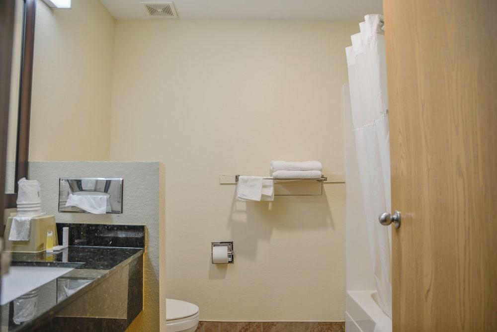 Days Inn by Wyndham Mount Vernon photo 16