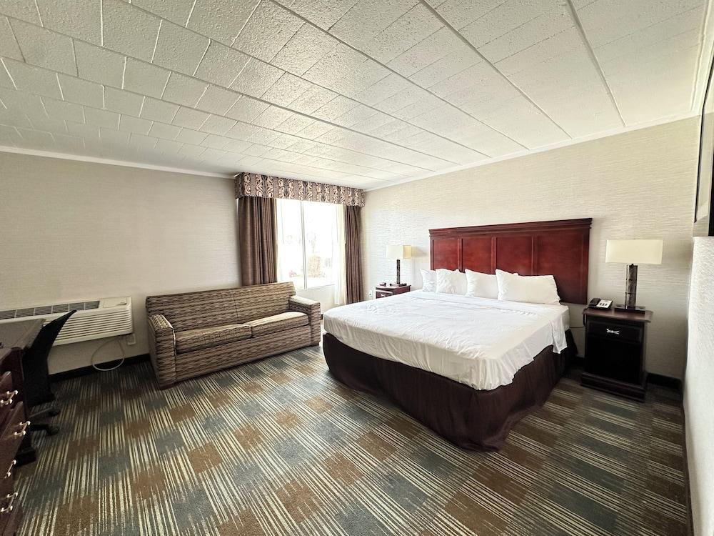 Finger Lakes Inn & Suites photo 14