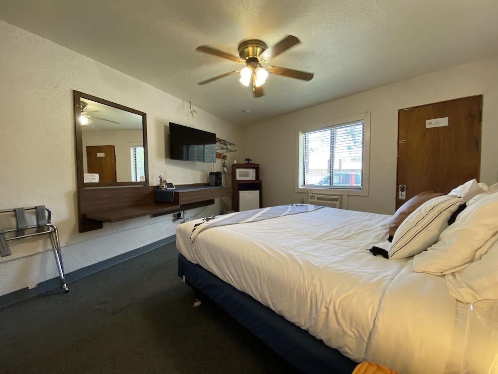Columbia Point Resort photo 66