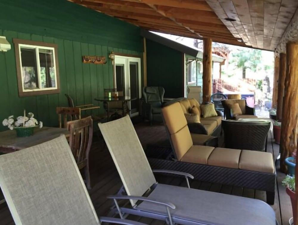 The Last Resort Lodge photo 19