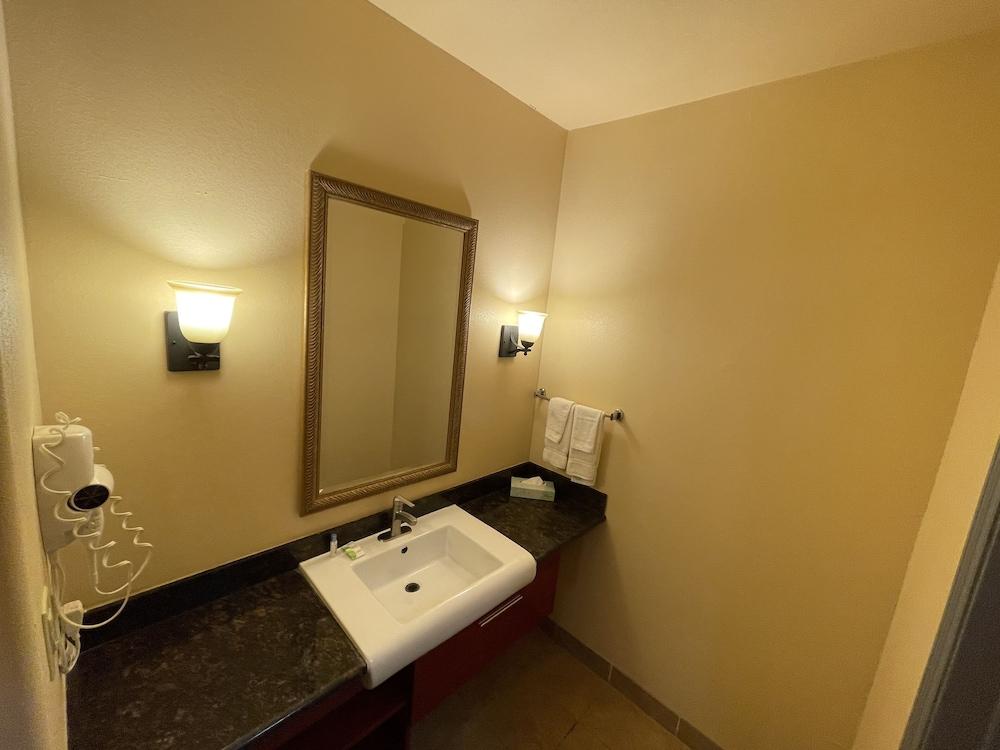 Sunbridge Inn and Suites photo 29