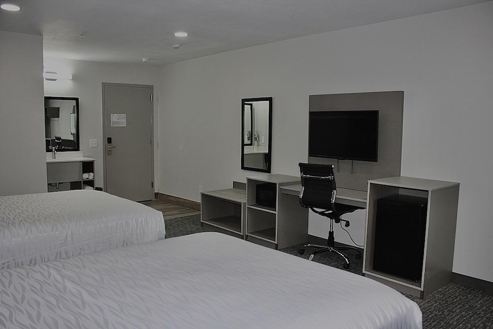 Hummingbird Hotel photo 3