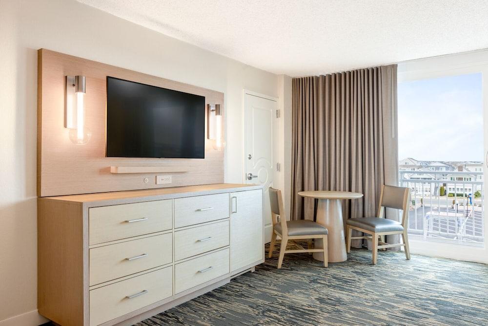 Port-O-Call Hotel photo 42