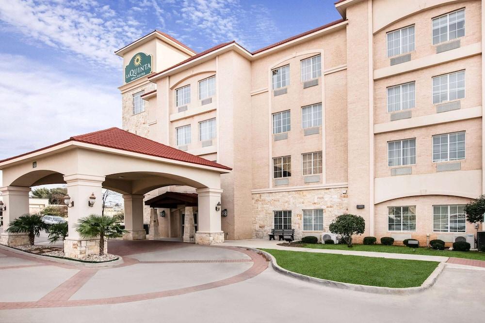 La Quinta Inn & Suites by Wyndham DFW Airport West - Euless photo 44