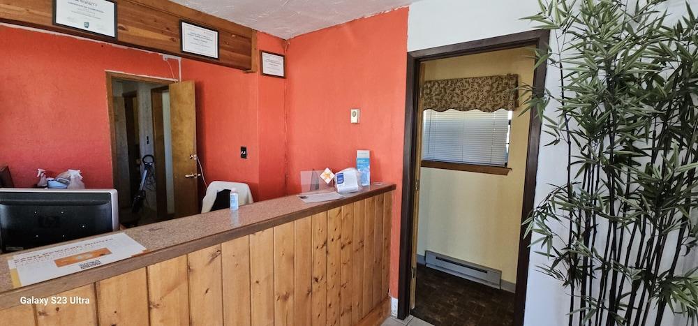 Econo Lodge Eagle Nest photo 23