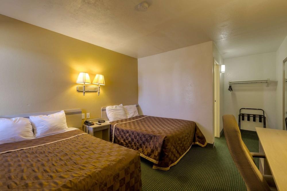 Americas Best Value Inn Amarillo Airport photo 17