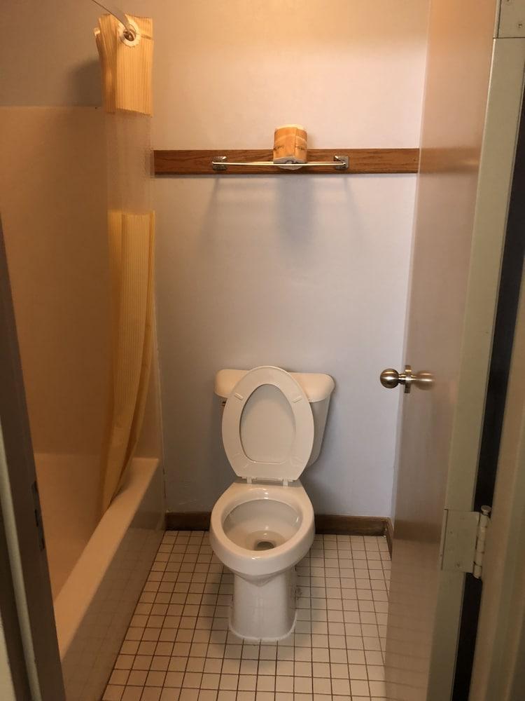 Denison Inn & Suites photo 37