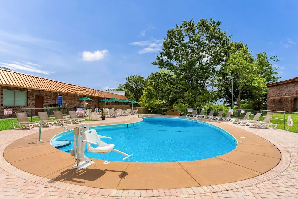 Red Lion Inn & Suites Branson photo 11