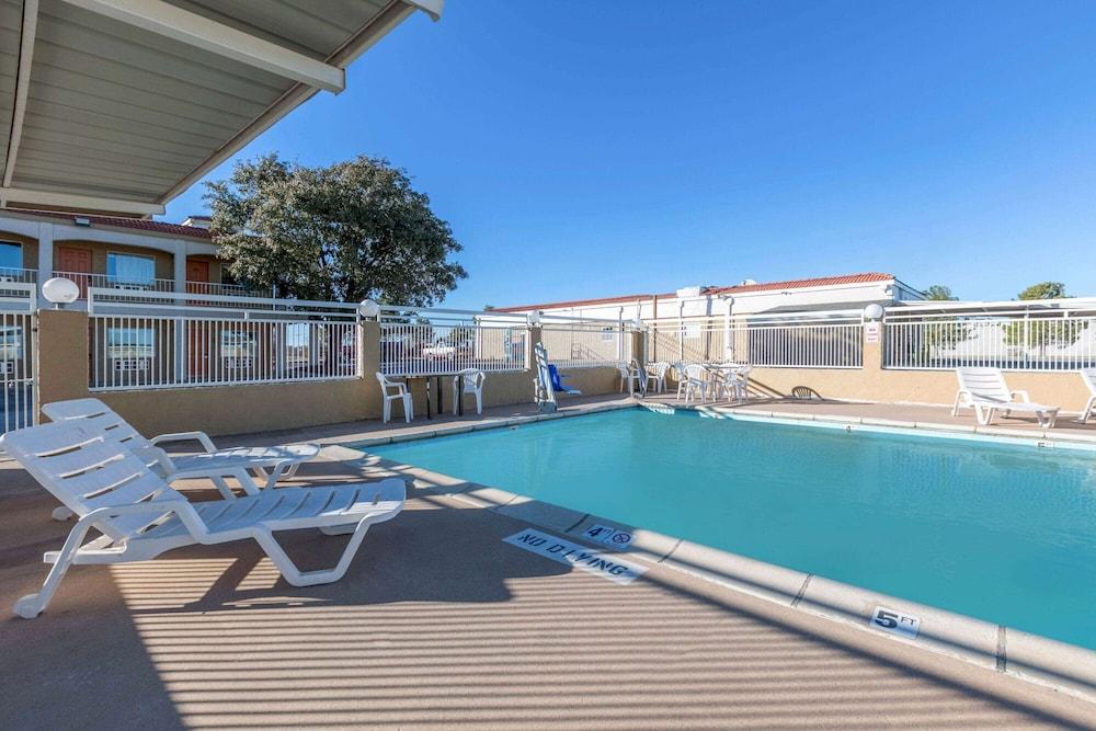 Super 8 by Wyndham Abilene North photo 13