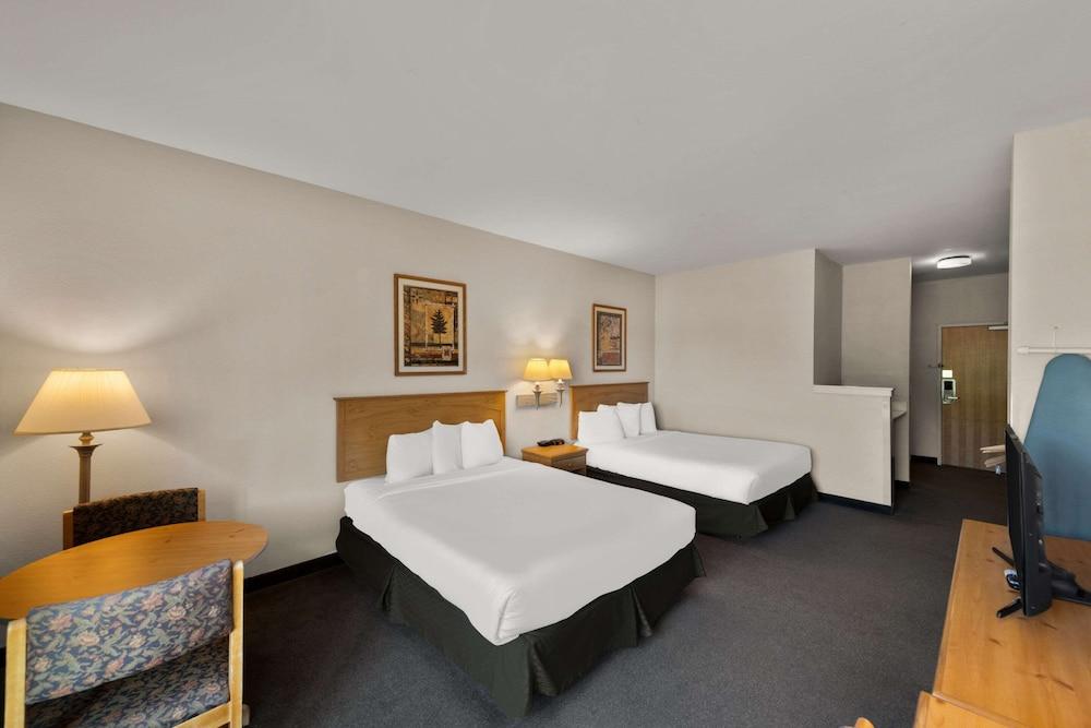 Rodeway Inn & Suites Tomahawk photo 21