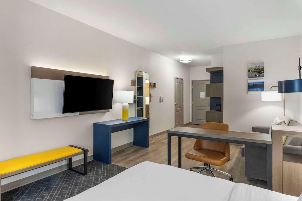 Comfort Suites Elgin Northwest photo 19