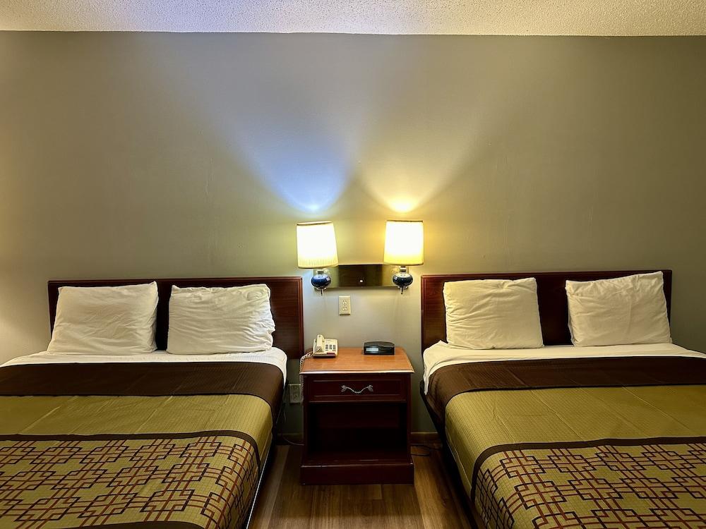 Thunderbird Motor Inn Baraboo photo 4