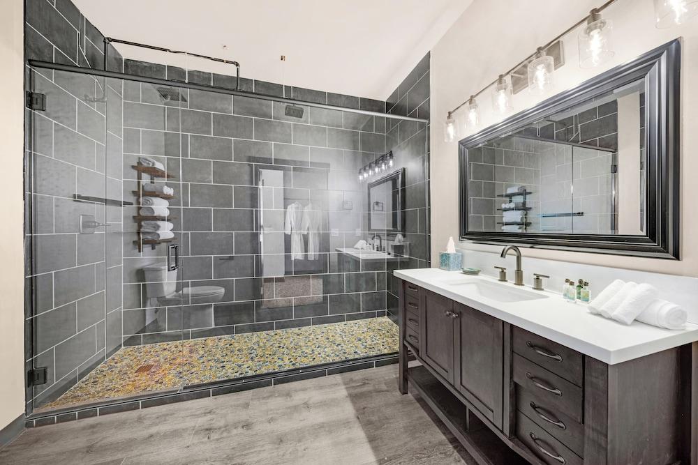 The Suites at Prairie Falls & Event Center photo 43