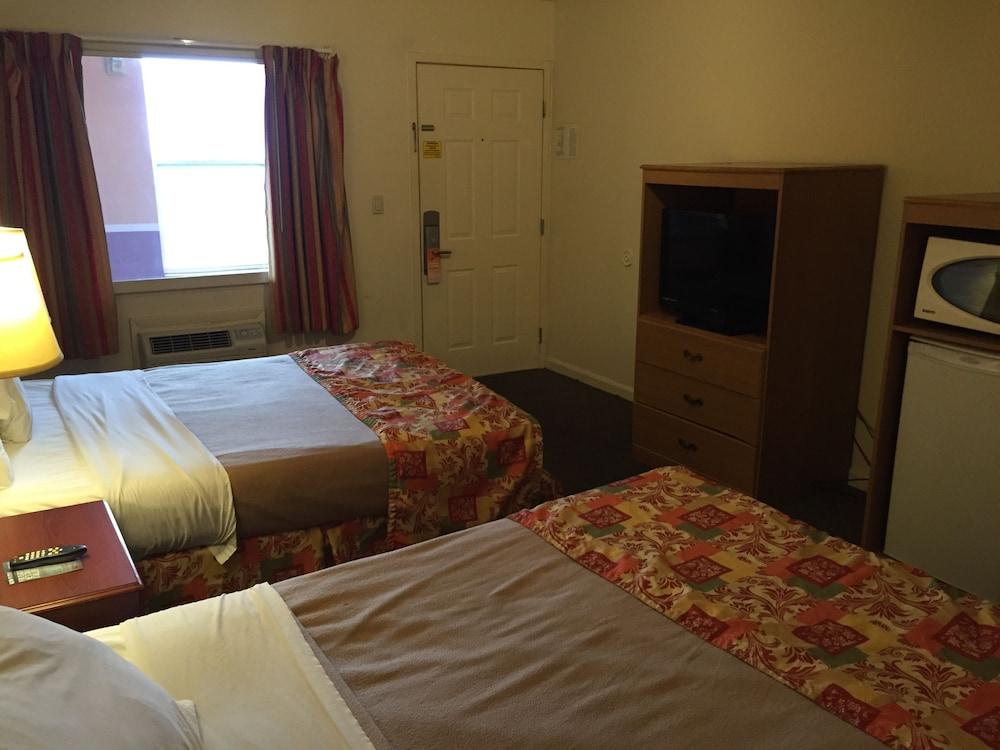 Wildwood Inn Tropical Dome & Theme Suites photo 69