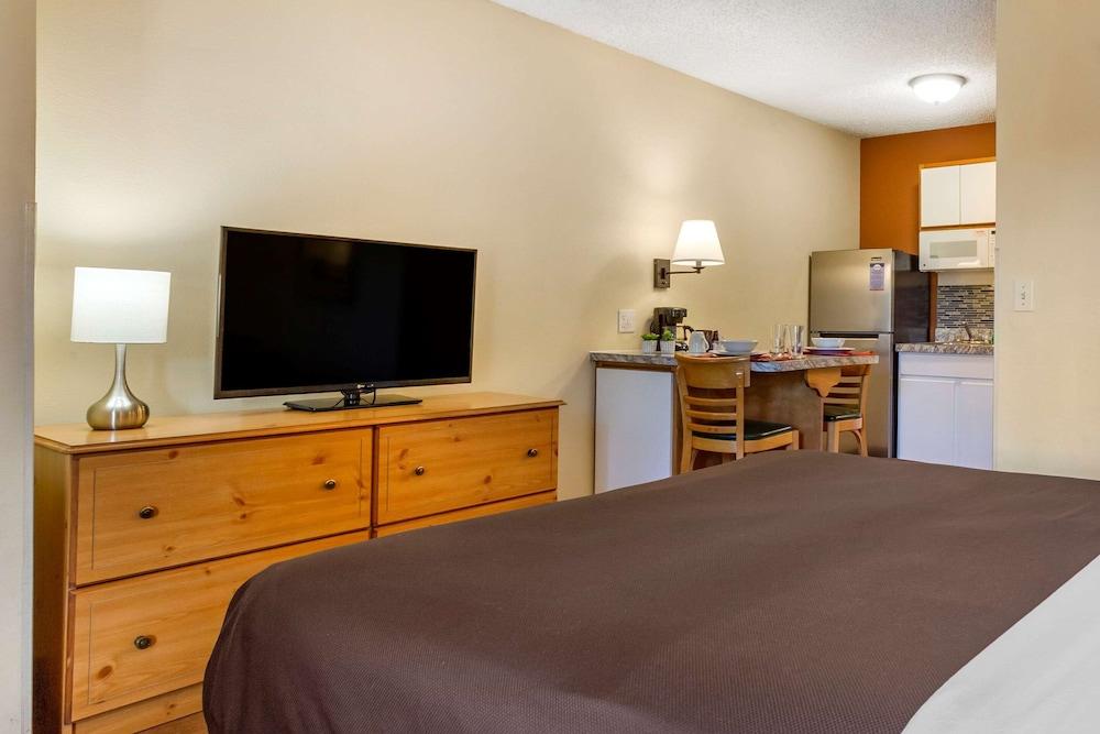 Suburban Studios Albuquerque Uptown photo 18