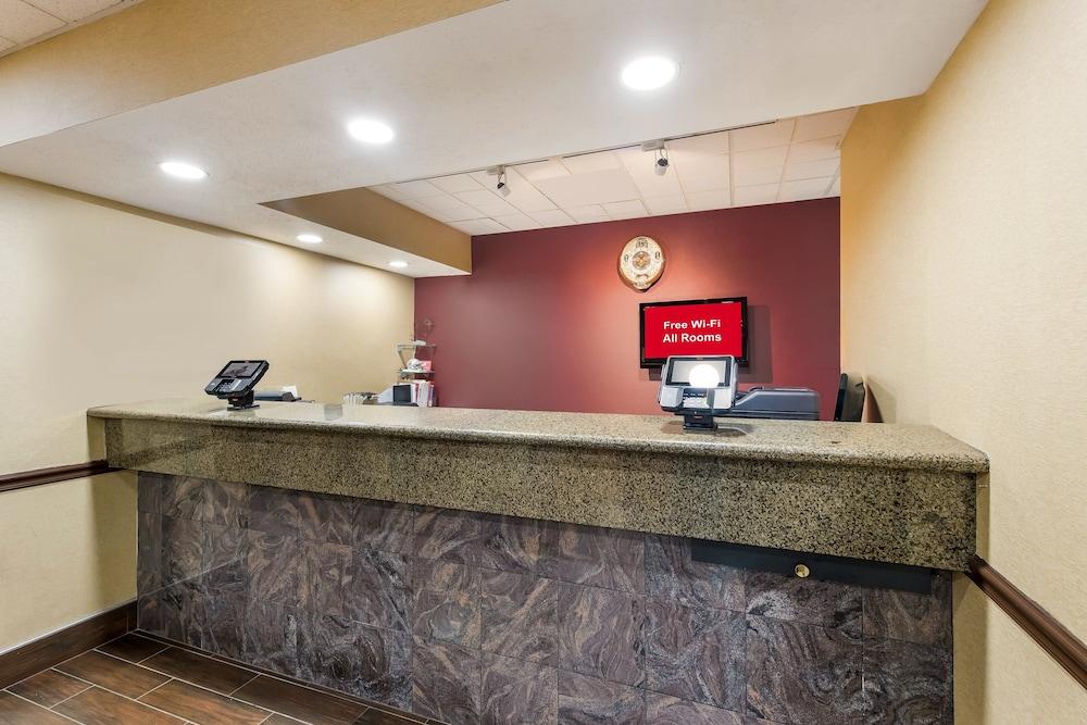 Red Roof Inn & Suites Columbus - West Broad photo 2