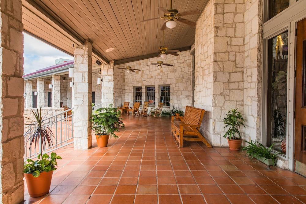 Y O Ranch Hotel photo 47