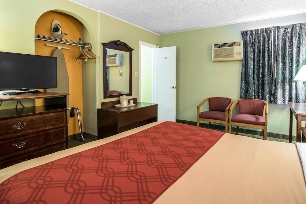 Econo Lodge Brattleboro South photo 24