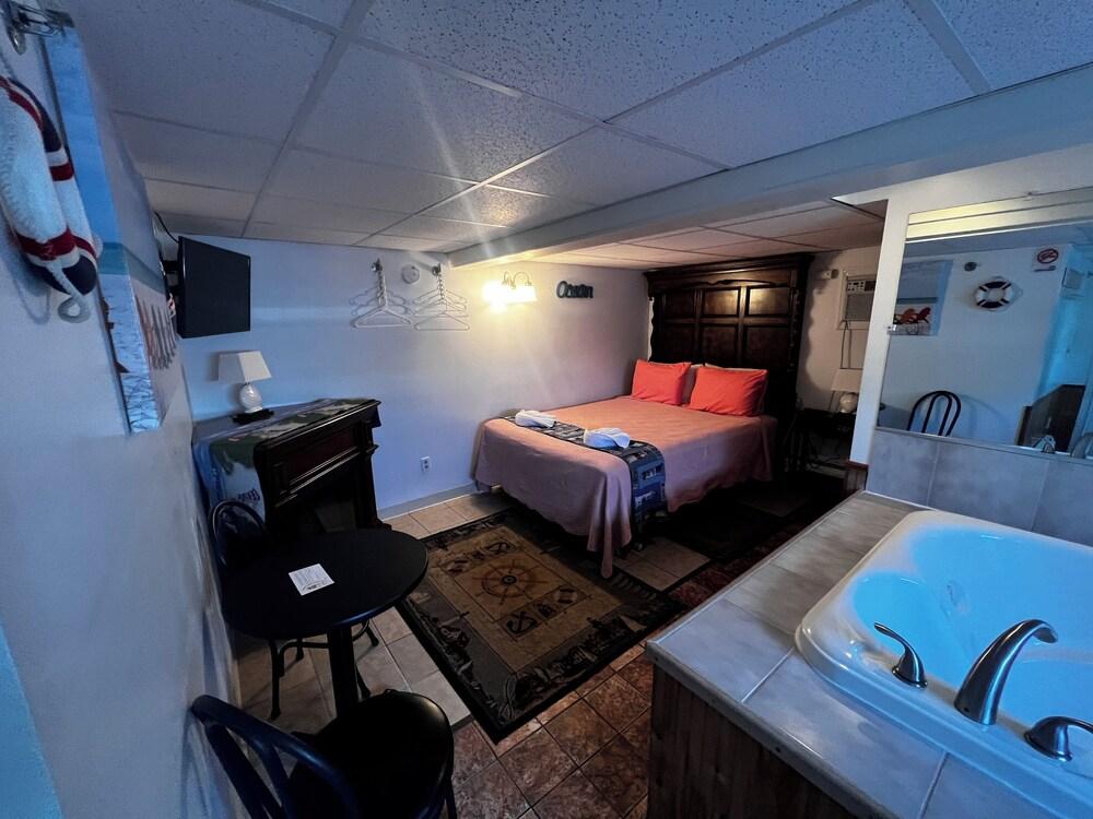 Green Dolphin Motel photo 13