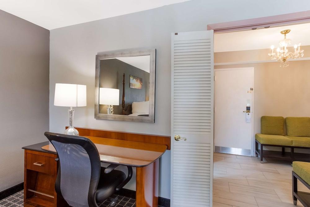 SureStay Plus Hotel by Best Western Greenwood photo 13