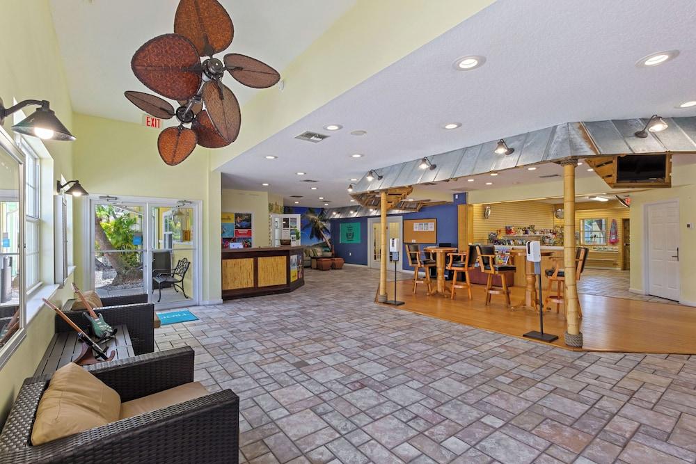 Tropical Palms Resort photo 2