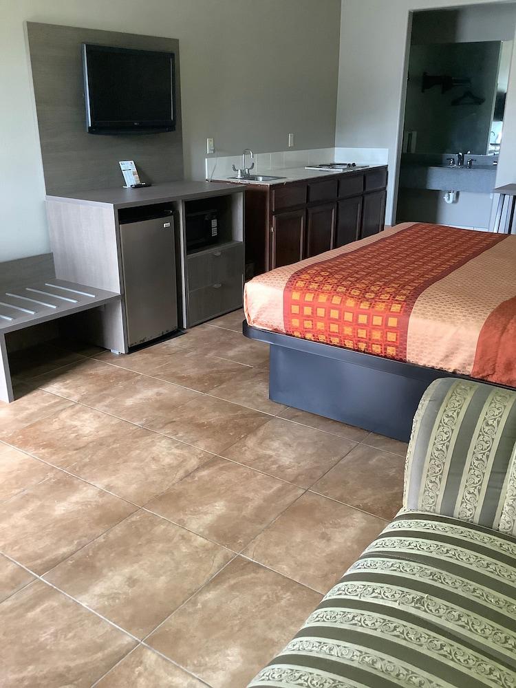 Texas Inn Weslaco photo 34