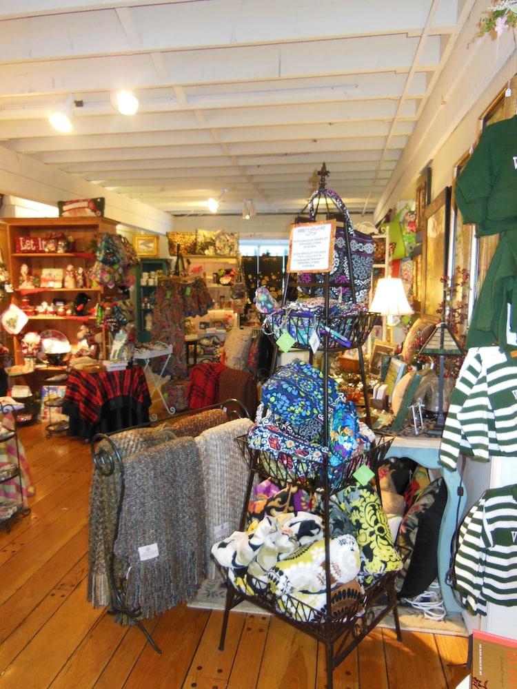 Greenbrier Inn photo 51
