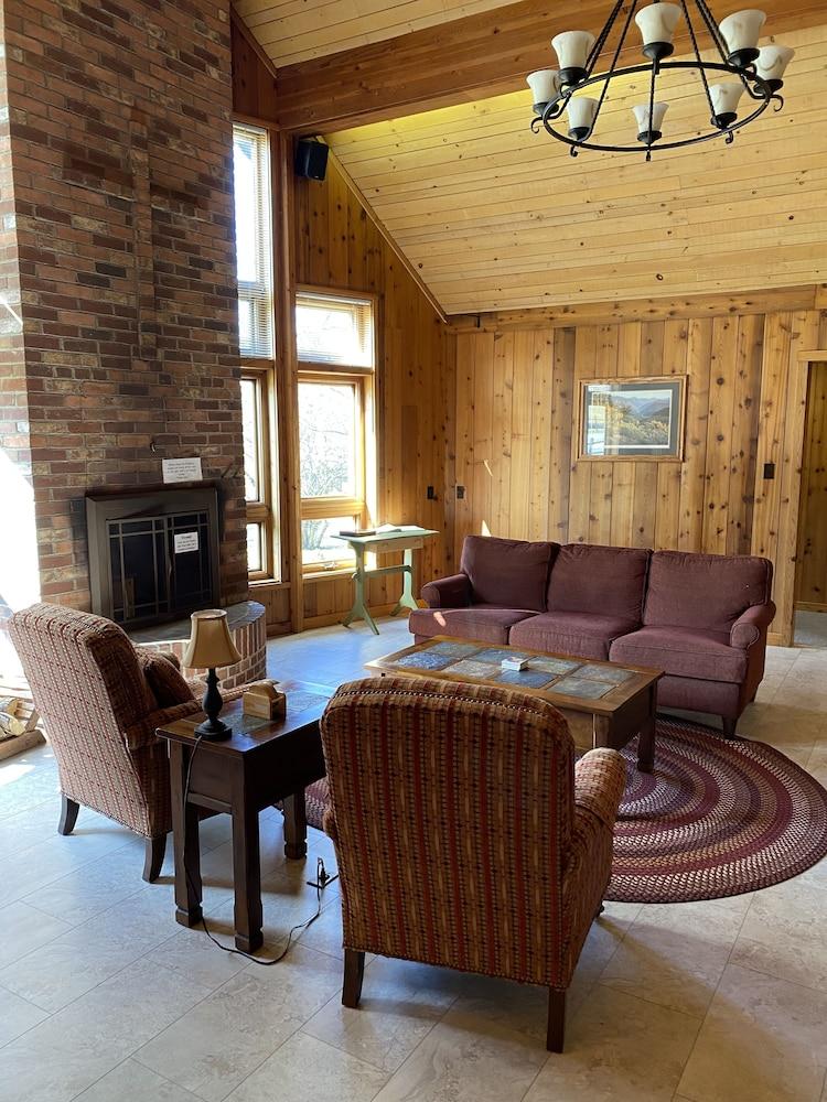 Foggy Mountain Lodge photo 35