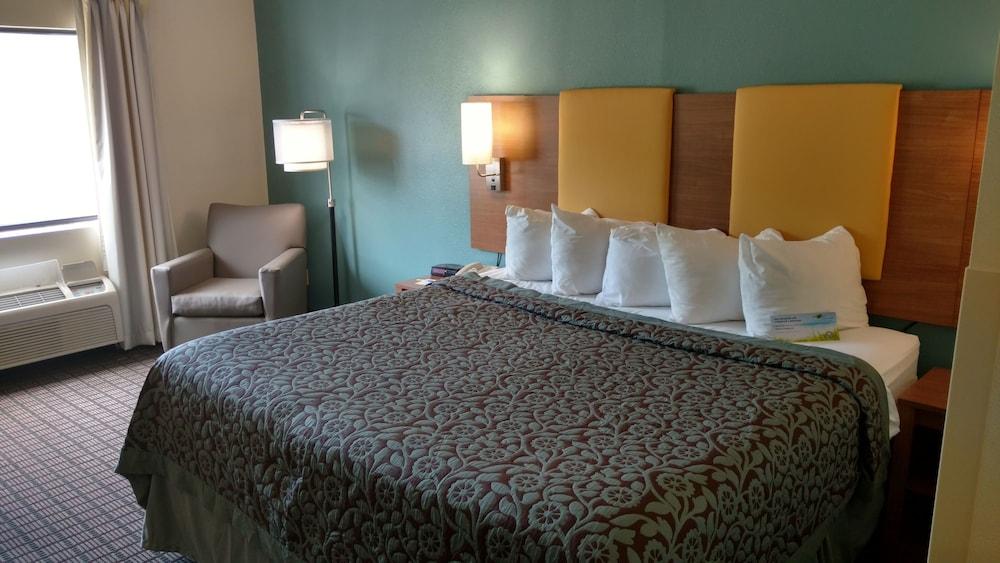 Days Inn by Wyndham Ashland photo 9