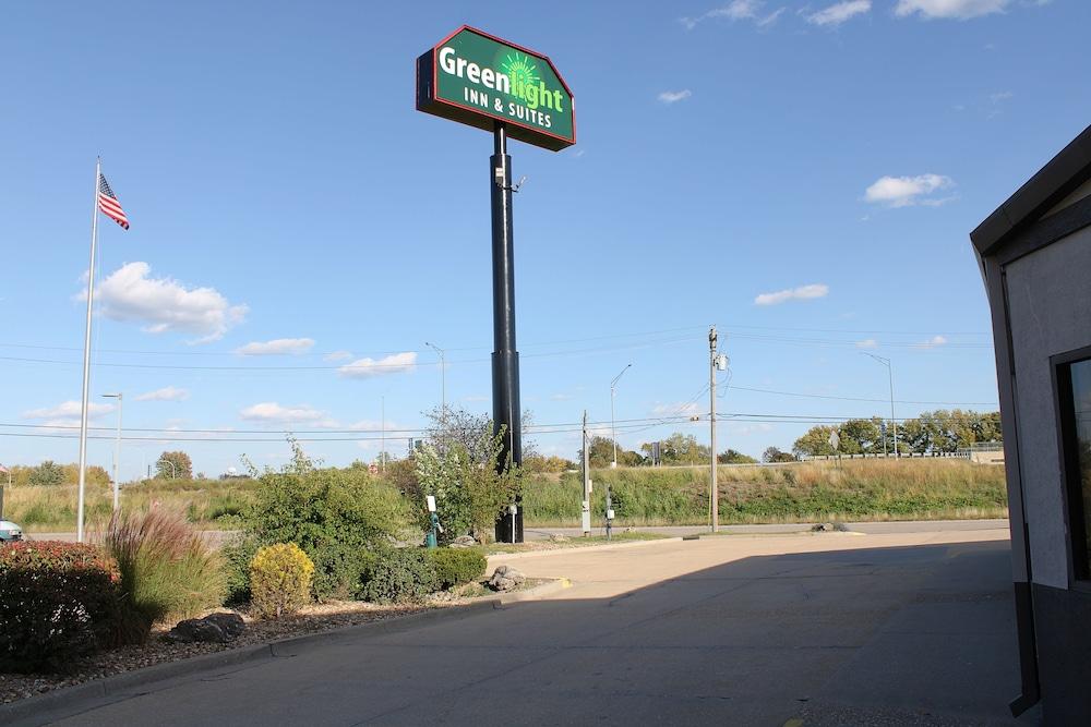 Greenlight Inn & Suites photo 20