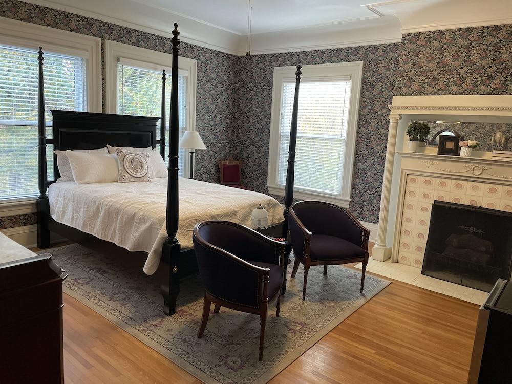 Offutt Manor photo 10