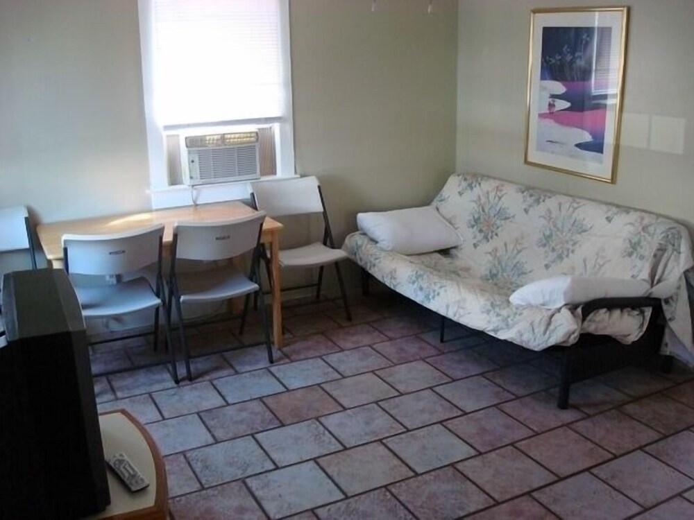 Four Winds Motel photo 19