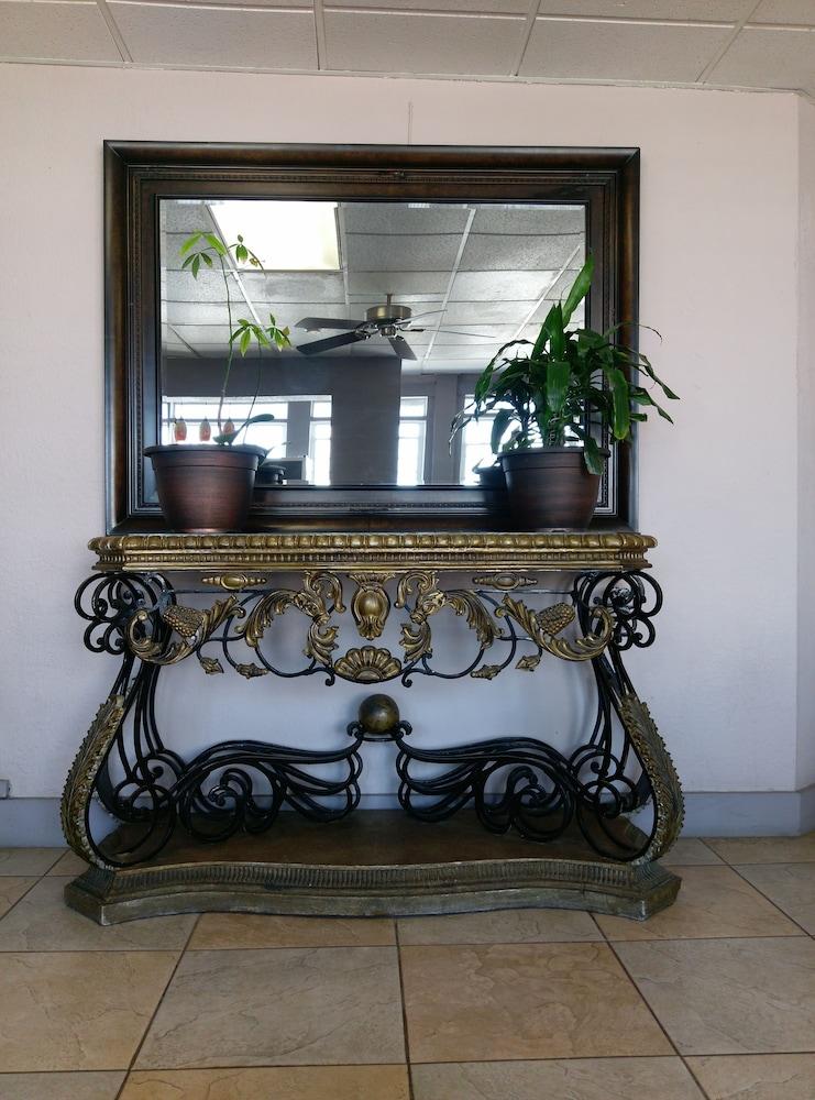 Monterey Inn Hotel photo 54