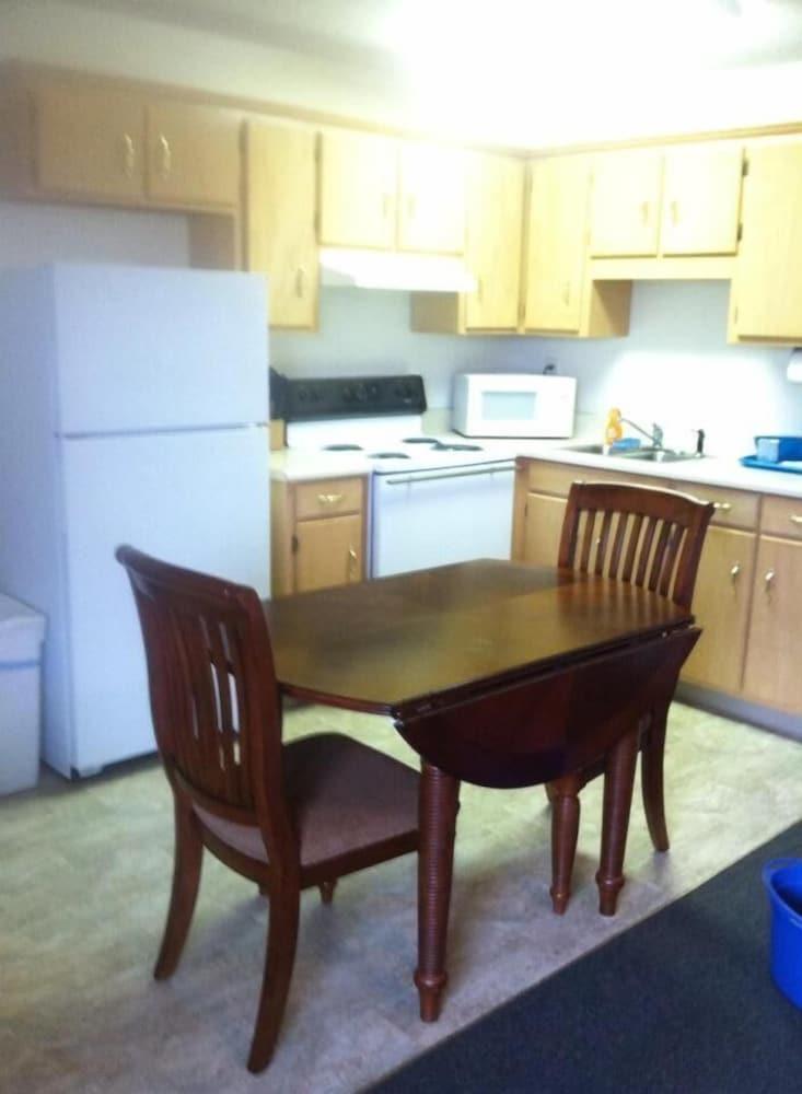 Douglas Inn & Suites photo 29