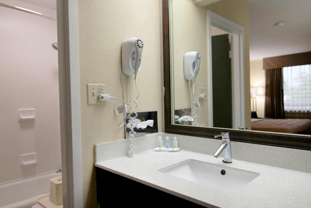 Quality Inn & Suites Franklin photo 14
